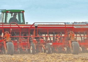 Las sembradoras lideran el bajón de la maquinaria agrícola: solo se vende la mitad que el año pasado