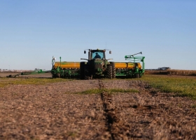 El Gobierno apunta a un “número” para cubrir las importaciones de insumos del campo por 90 días