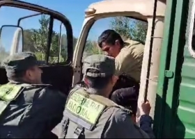 Querés morir por un camión de yerba. Están armados. Fuerte tensión en un operativo de control con Gendarmería