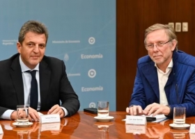 Somos hámster en la ruedita. Malestar porque dos semanas después sigue sin oficializarse un anuncio de Massa