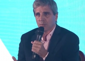 Caputo aseguró que el ingreso de agrodivisas viene lento porque “hay un factor especulativo innato en el productor”