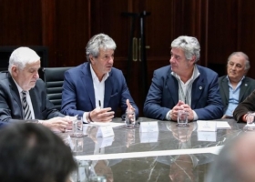 El gobierno le anunció a la cadena ganadera que va a implementar chips para la trazabilidad y los productores le pidieron bajar impuestos y retenciones