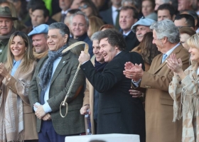 El Presidente en la Rural el rebenque que Milei le agitó a Caputo y la complicidad mutua ante el público