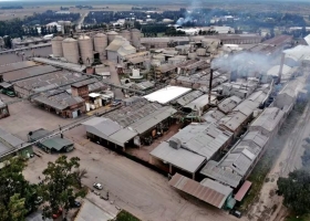 Acuerdo la cerealera Vicentin reabre dos plantas industriales y pagará el 80% del salario de marzo