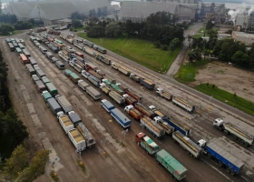 Se vienen más de US$32.000 millones en los últimos días se disparó el ingreso de camiones en los puertos cerealeros y aguardan más con la cosecha