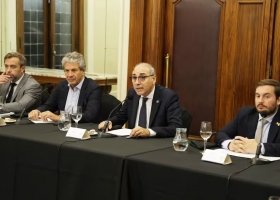 Dólar el Gobierno explicó al agro los ejes del plan económico y pidió que venda los granos y se liquiden divisas