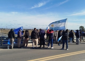 La Mesa de Enlace tomó de su propia medicina. Los trabajadores rurales de la UATRE cortaron rutas y obtuvieron el aumento salarial que las entidades negaban