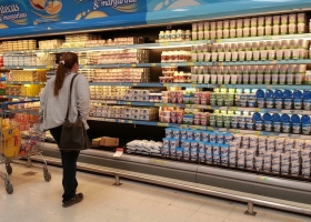 El consumo de lácteos no mejora y se concentra en productos más baratos