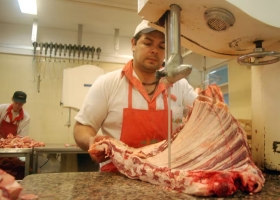 Revés para el Gobierno la Justicia frenó el ingreso de carne con hueso a una provincia de la Patagonia