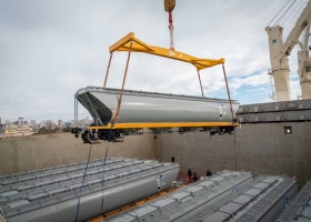Imponente operativo inédito movimiento en el puerto de Buenos Aires por la llegada de vagones graneros chinos