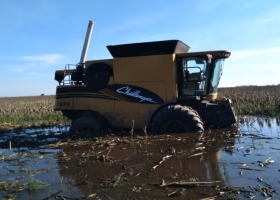 Se terminan los sacrificios de mi abuelo se le encajó una cosechadora de US$220.000 y hace un desesperado pedido de auxilio