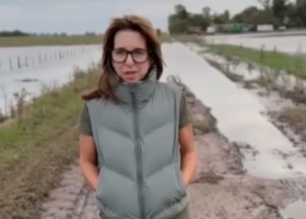 Lo que más duele es que no nos registren la odisea de una productora para sacar la leche del tambo en medio del agua