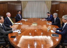 Gigante del agro el máximo ejecutivo global de Bunge se reunió con Caputo y Adorni