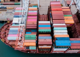 Avalancha de usados desde tomógrafos a tractores, los bienes importados copan el país