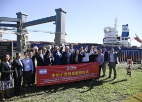 Apenas el comienzo empezó la carga del primer barco con trigo argentino para China