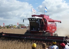 Duro presente e incierto futuro de una empresa argentina que fabrica cosechadoras