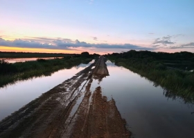 Las feroces lluvias que cayeron en pocos días dejaron intransitables los caminos del noroeste santafesino