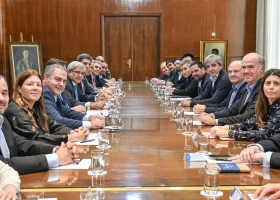 La Cámara Argentino-China le pidió a Luis Caputo que viaje a Beijing para destrabar exportaciones e inversiones