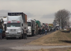 TRANSPORTISTAS AMENAZAN PARALIZAR DESDE HOY LOS PUERTOS DE ROSARIO