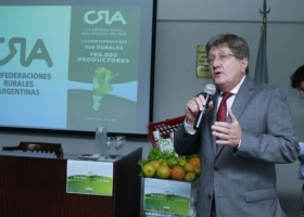 El productor argentino recibe un 30% menos que su par uruguayo