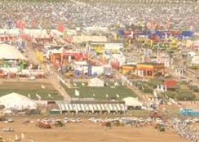 Apoyo de políticos opositores al campo en Expoagro