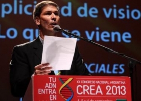 “Tenemos que participar en los partidos políticos"