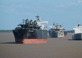 En plena cosecha se endurecen los conflictos en puertos.