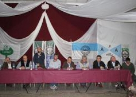 La mesa de enlace se reunió en Bolivar y manifestó el malestar de los productores