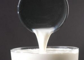 La leche es más barata en Uruguay y a la vez sus tamberos obtienen ganancias más altas.