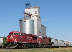 Cosecha desborda ferrocarriles en Estados Unidos