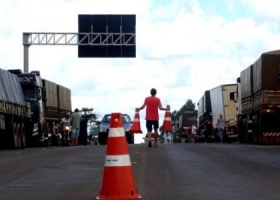 Cortes de ruta en Brasil impiden llegada de granos a puertos