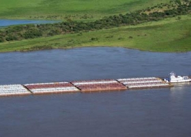 Gobernadores buscan fortalecer el transporte por la hidrovía Paraná-Paraguay
