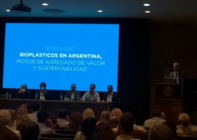 Adiós petróleo: en la Argentina está todo listo para comenzar a fabricar plásticos a partir de insumos elaborados con soja y maíz