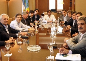 Gesto de Vidal: sus principales ministros se reunieron con el campo