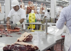 Schiariti reclamó un cambio diferencial para los frigoríficos y que se cumpla el peso de faena