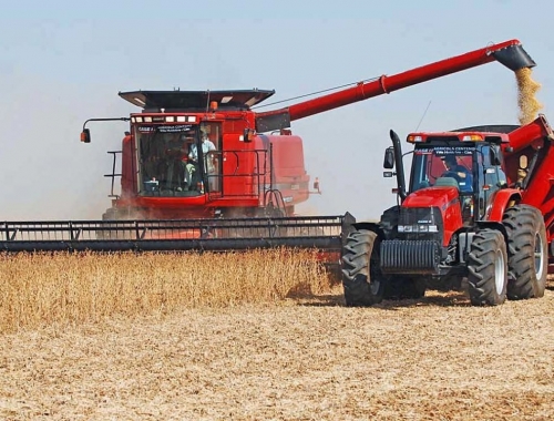 La falta de crédito golpea a la maquinaria agrícola y las fábricas sostienen ventas con financiamiento propio