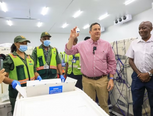 Por una emergencia sanitaria una empresa argentina le entregó a Sudáfrica un millón de vacunas