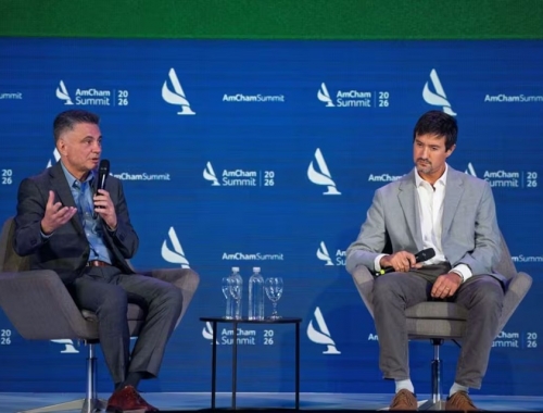 Para el agro los máximos directivos de dos multinacionales pidieron profundizar cambios