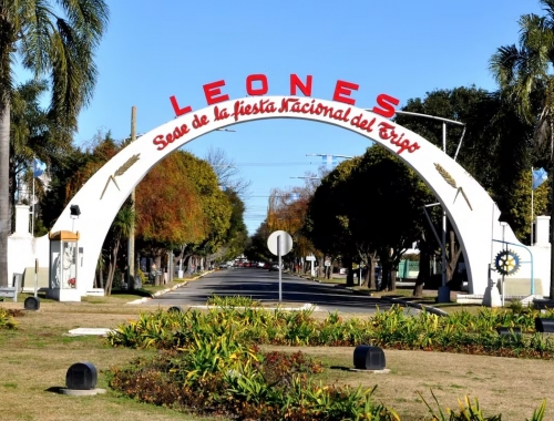 Aduana interna un intendente les cobra $45.000 a los camiones que llegan al pueblo y se desató una polémica