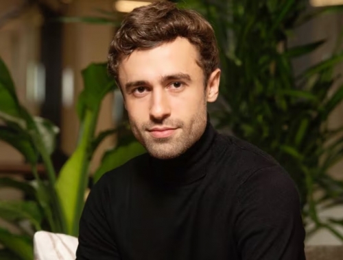 Oro biológico un argentino que convirtió guano de gallina en biofertilizante fue distinguido por una iniciativa apoyada por Bill Gates