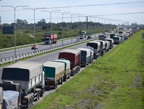 Cosecha récord llega un aluvión de camiones a los puertos del Gran Rosario