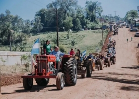 Crearon una fiesta popular para recordar cómo le sacaron a Prefectura un tractor incautado por contrabando