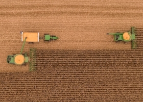 El boom de cuatro cultivos revive las ventas de un insumo fundamental para el campo