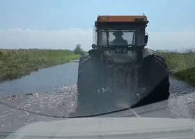 Se hunde el barco y no hay botes vive aislada hace dos meses por las inundaciones y apunta contra un municipio