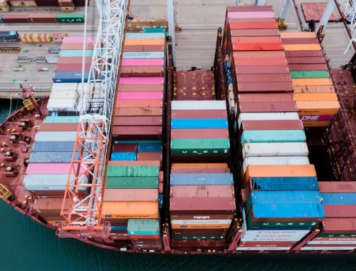 Avalancha de usados desde tomógrafos a tractores, los bienes importados copan el país