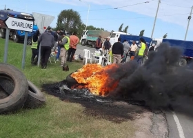 Ante la protesta en las rutas pidieron la intervención de la policía para que puedan circular los camiones con granos