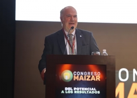 Te dan ganas de agarrar el sulky a patadas la sorpresiva reacción del secretario de Agricultura en un congreso, que pidió un aplauso