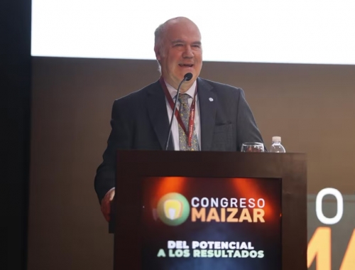 Te dan ganas de agarrar el sulky a patadas la sorpresiva reacción del secretario de Agricultura en un congreso, que pidió un aplauso