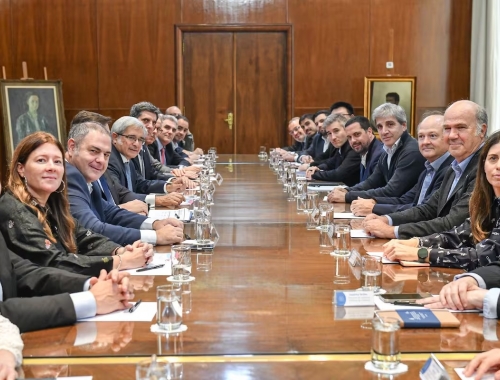 La Cámara Argentino-China le pidió a Luis Caputo que viaje a Beijing para destrabar exportaciones e inversiones