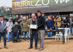 Angus homenajeó a Alfonso Bustillo por su aporte al programa ERA